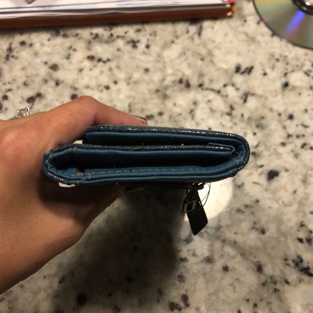 GUESS wallet - Picture 3 of 3